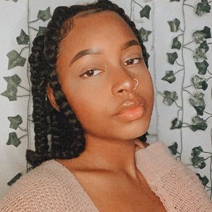 Meet your Posher, Alexis